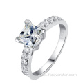 Moissanite Princess Anillo de compromiso de oro blanco Diamante